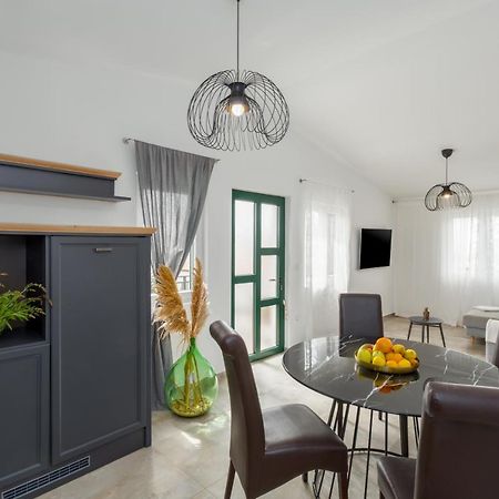 Apartments Zomzi Пореч Екстериор снимка