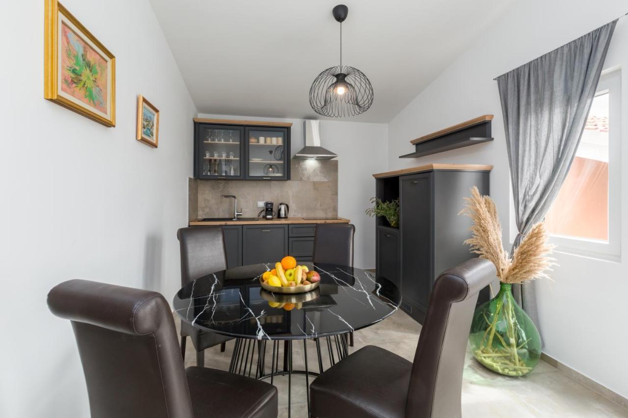 Apartments Zomzi Пореч Екстериор снимка