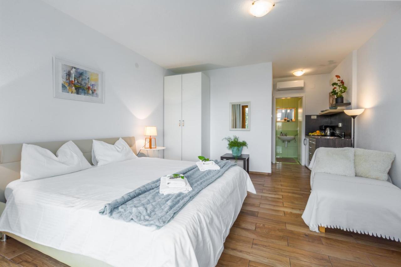 Apartments Zomzi Пореч Екстериор снимка