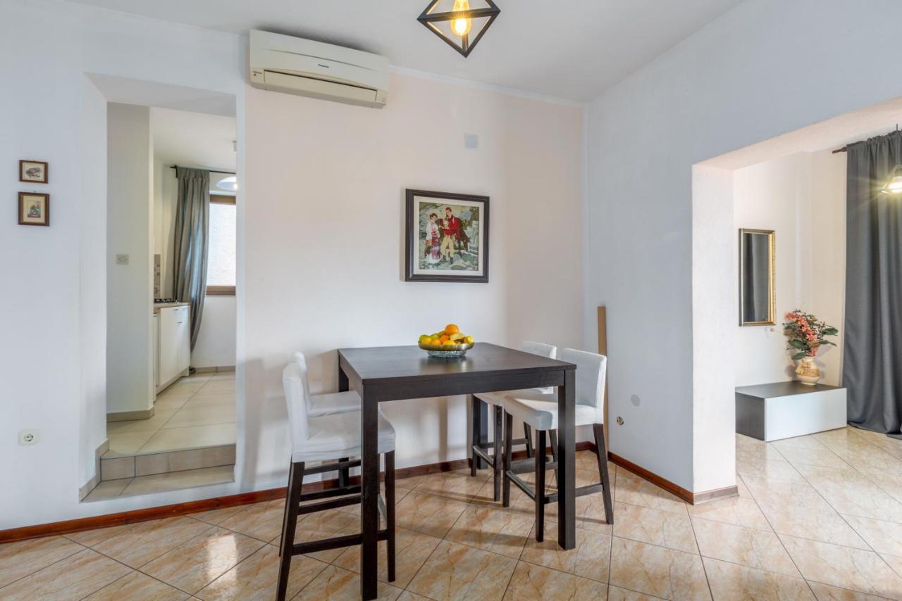 Apartments Zomzi Пореч Екстериор снимка