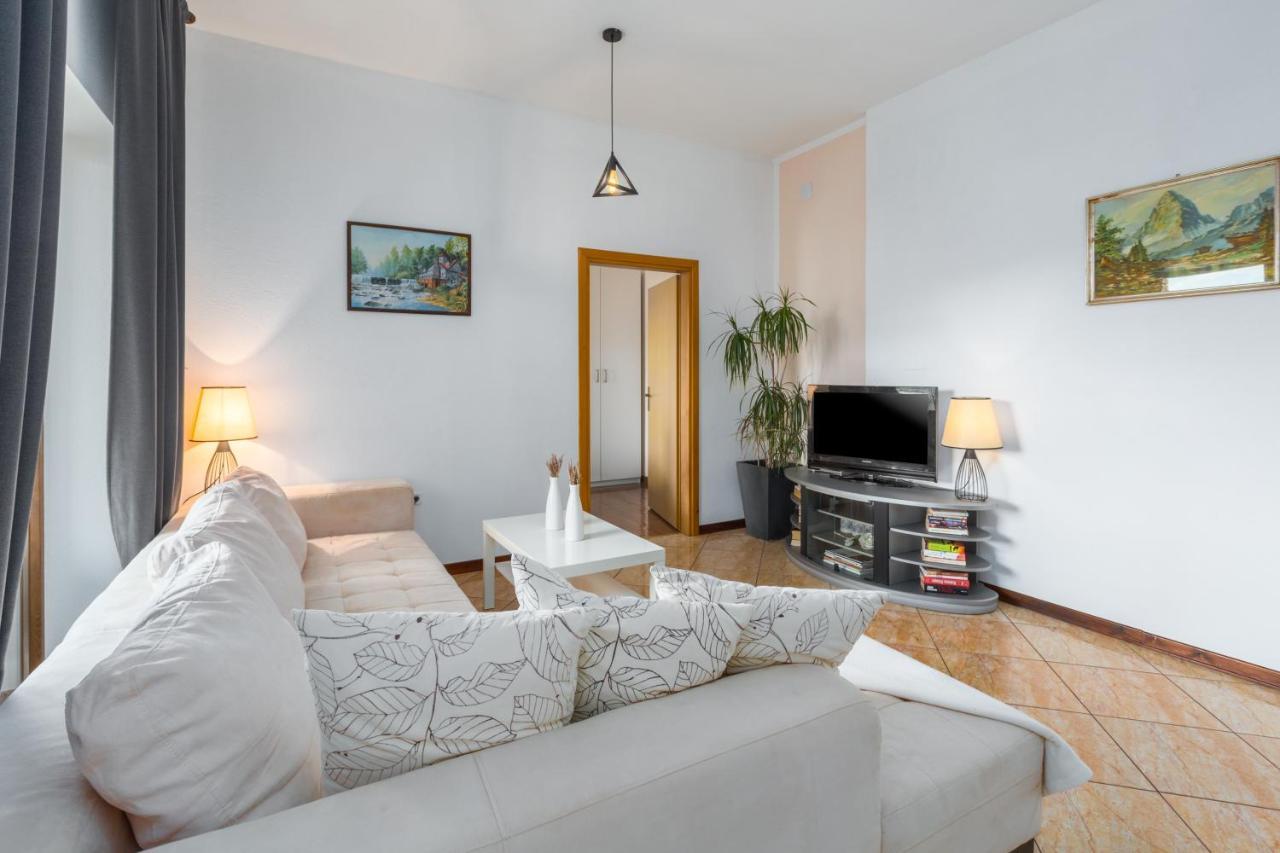 Apartments Zomzi Пореч Екстериор снимка