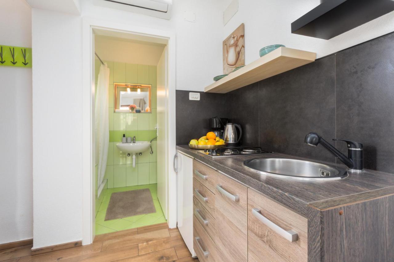 Apartments Zomzi Пореч Екстериор снимка