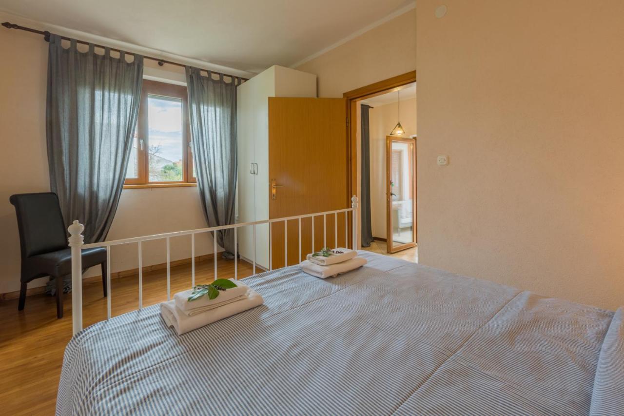 Apartments Zomzi Пореч Екстериор снимка
