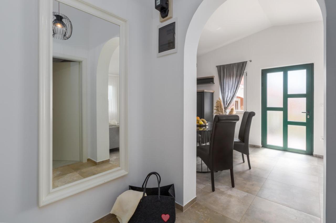 Apartments Zomzi Пореч Екстериор снимка