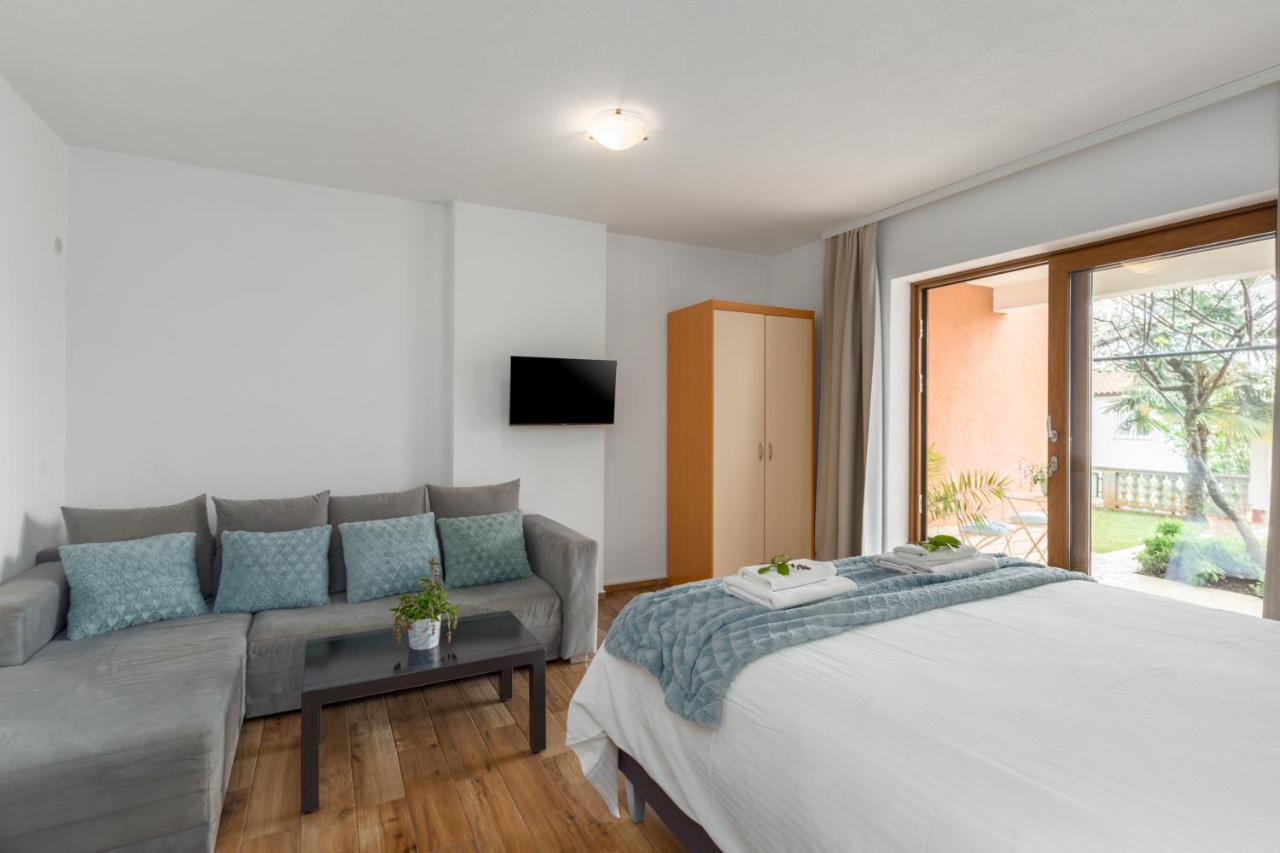 Apartments Zomzi Пореч Екстериор снимка