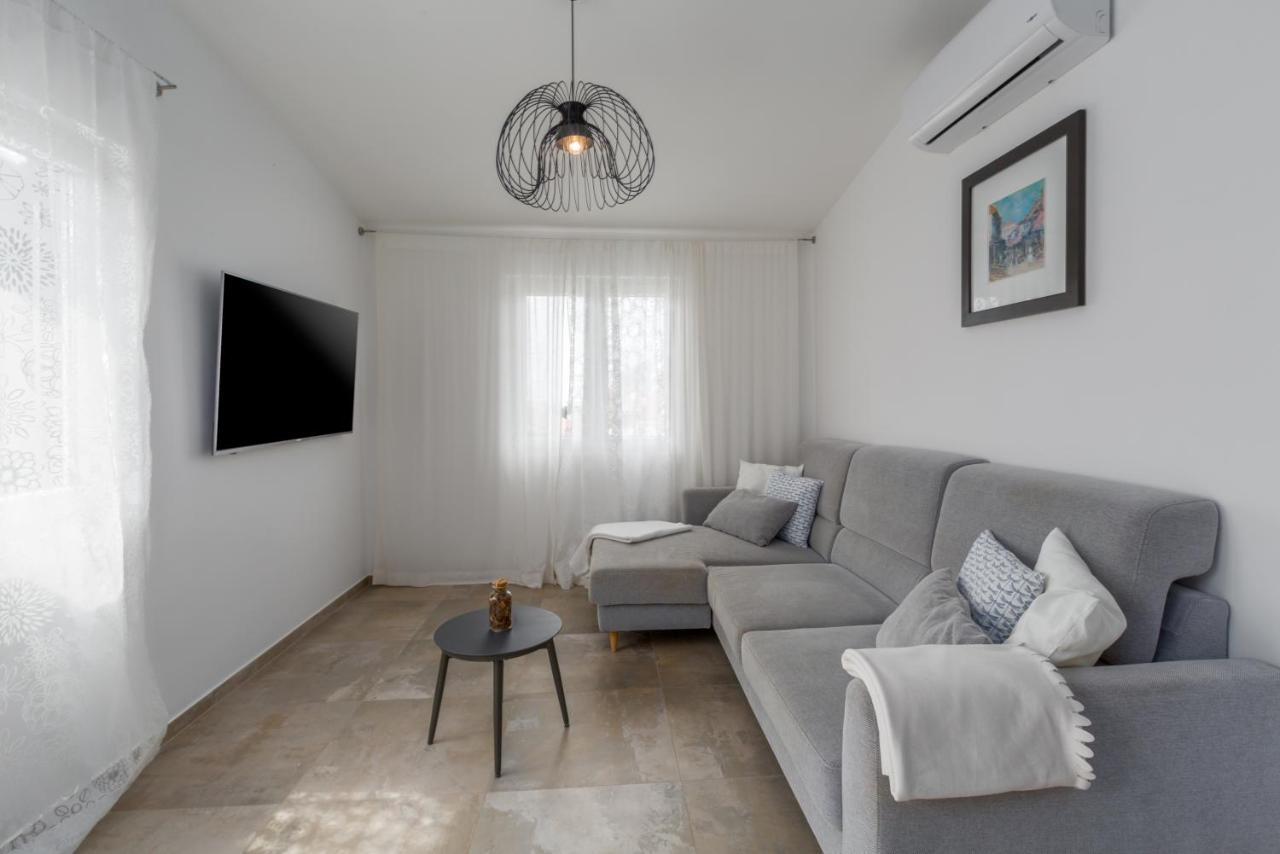 Apartments Zomzi Пореч Екстериор снимка
