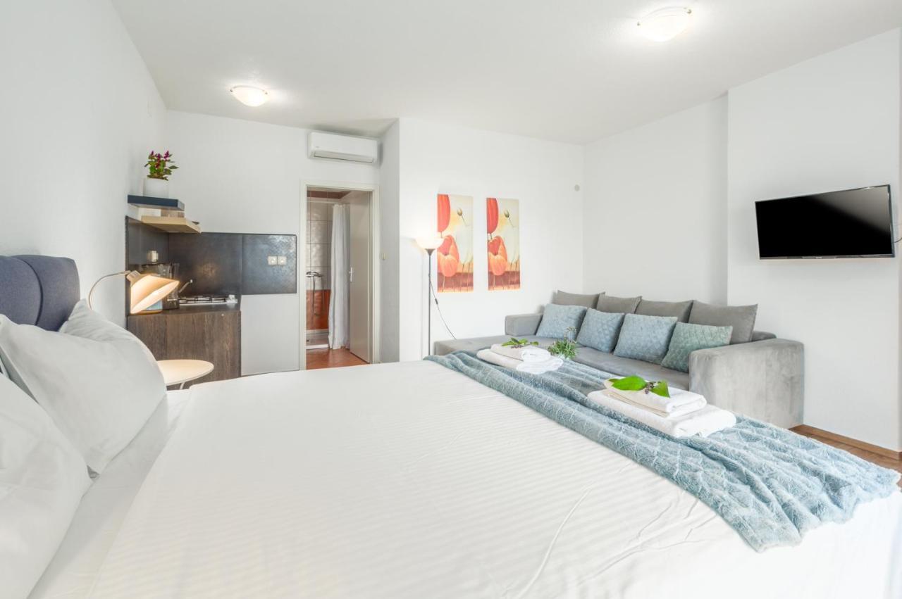 Apartments Zomzi Пореч Екстериор снимка