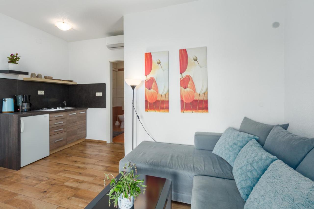 Apartments Zomzi Пореч Екстериор снимка