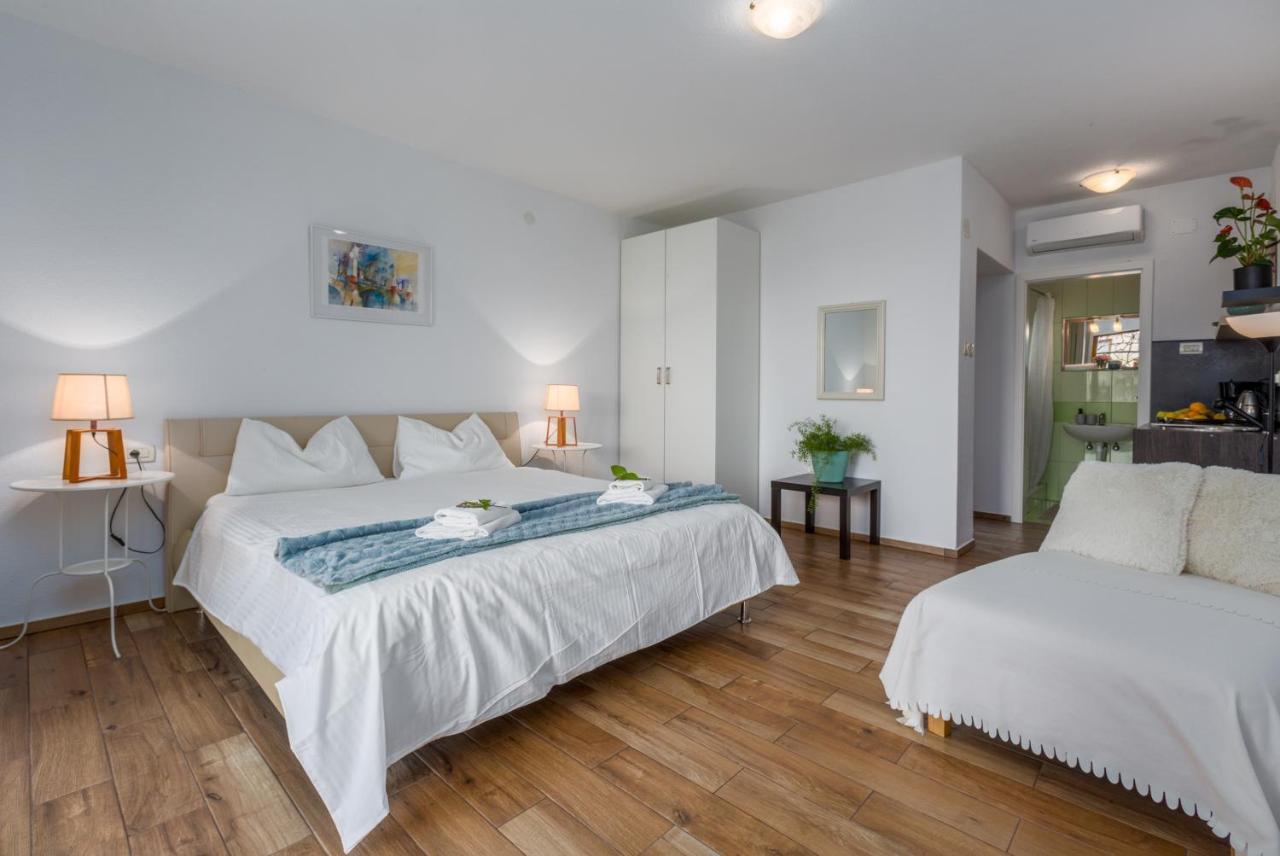 Apartments Zomzi Пореч Екстериор снимка