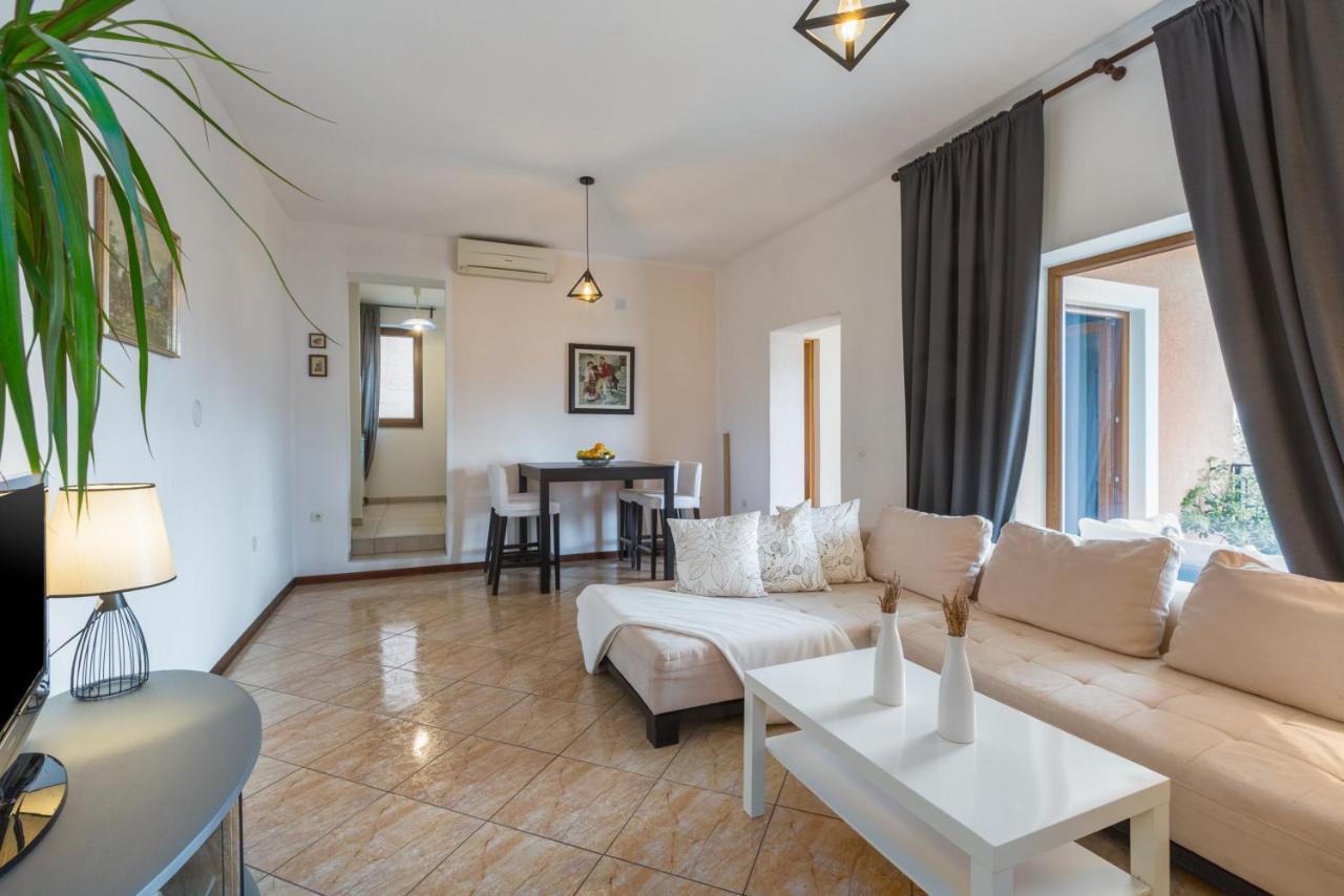 Apartments Zomzi Пореч Екстериор снимка
