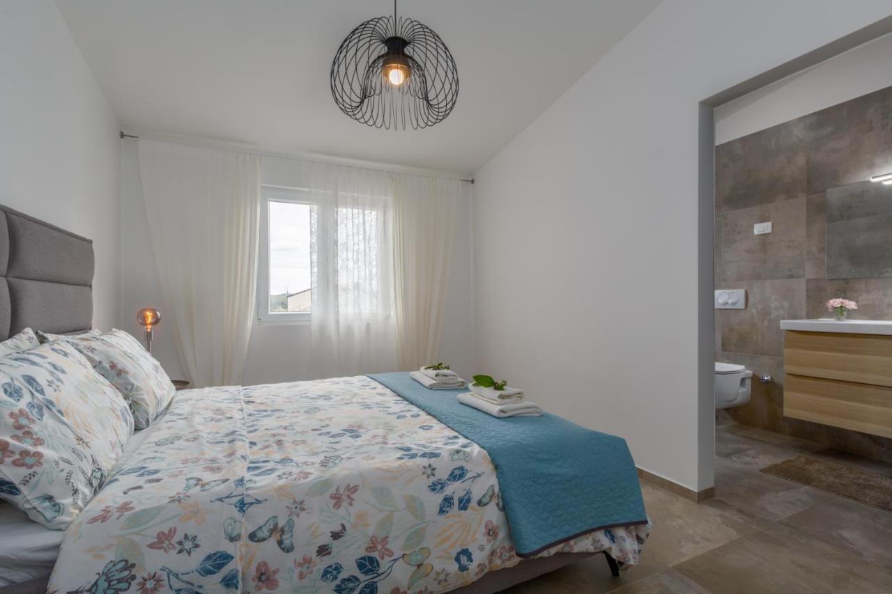 Apartments Zomzi Пореч Екстериор снимка