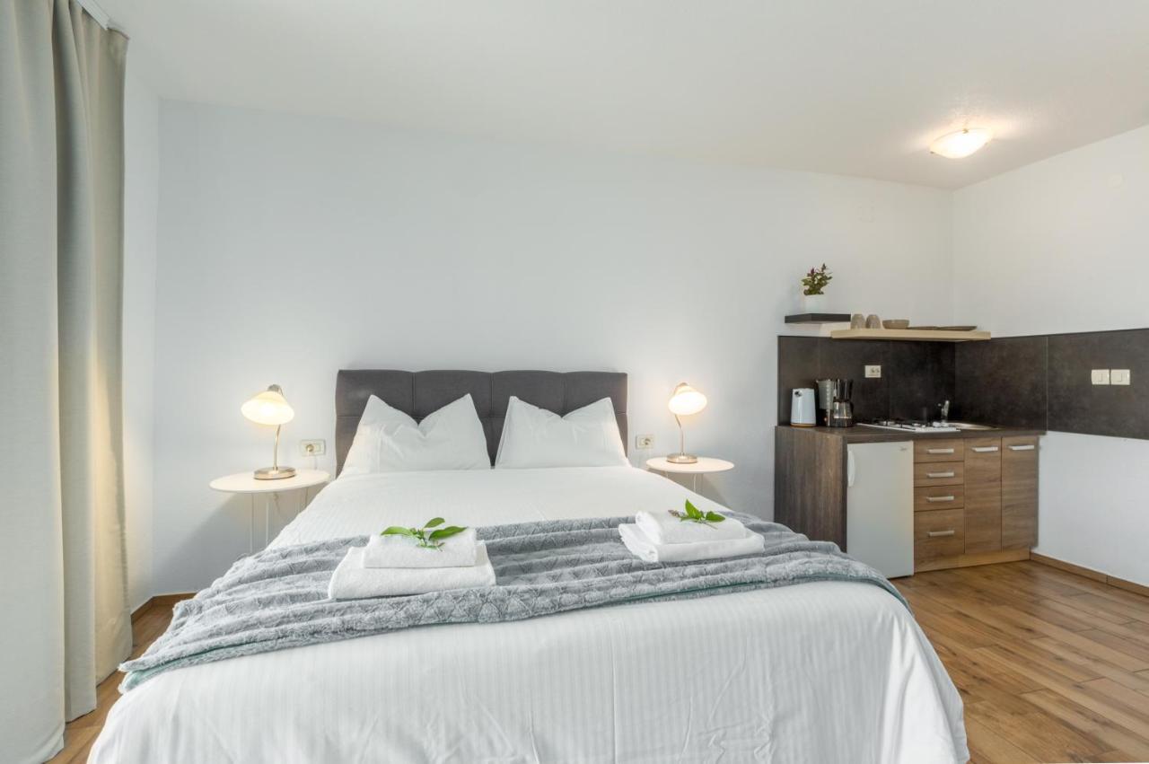 Apartments Zomzi Пореч Екстериор снимка