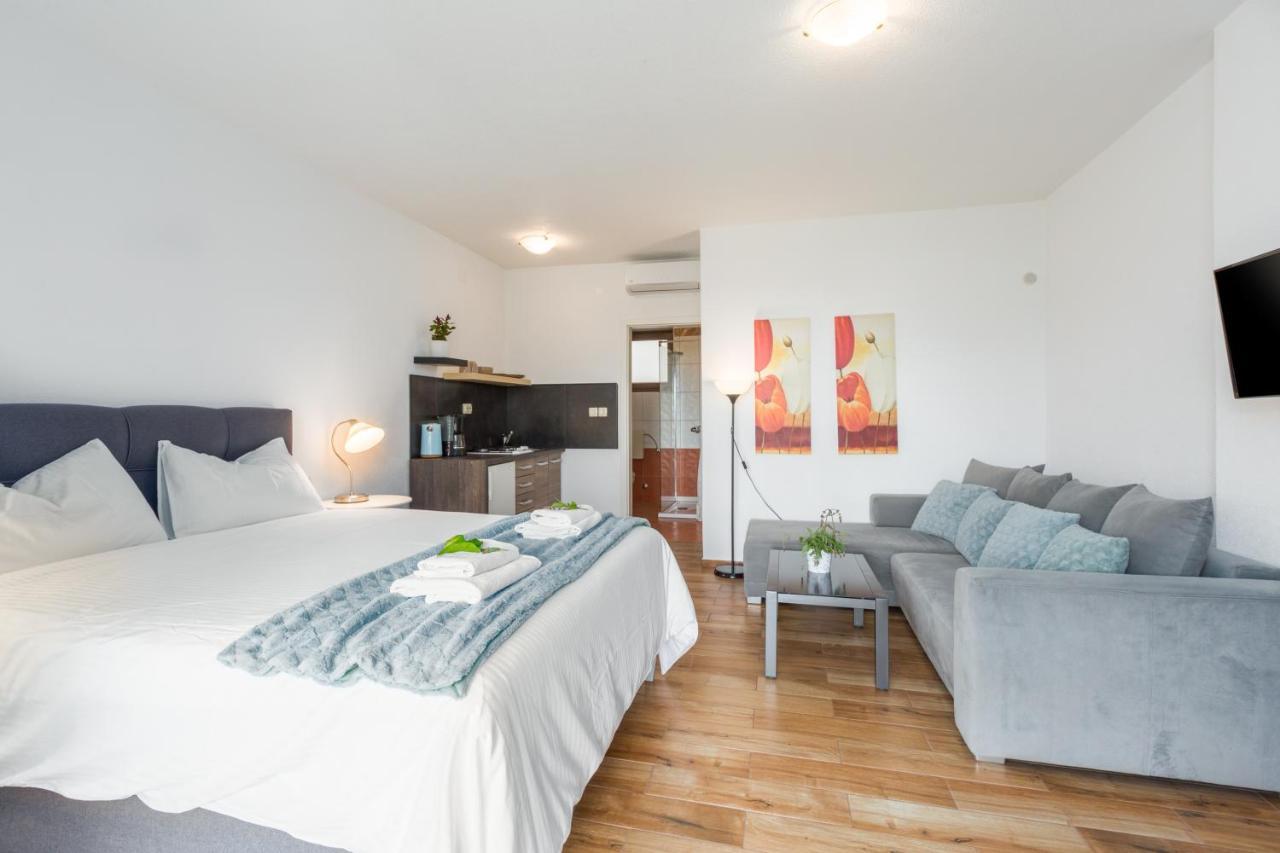 Apartments Zomzi Пореч Екстериор снимка