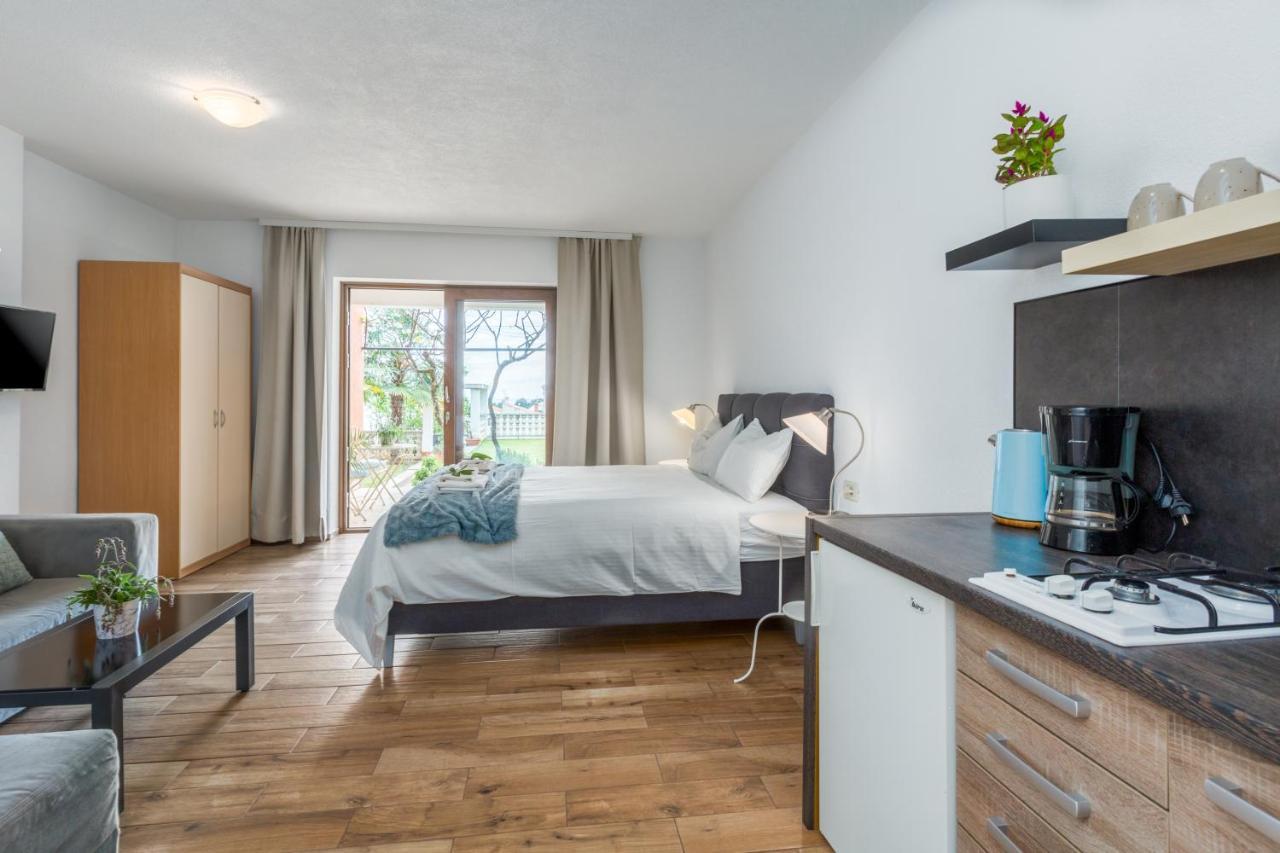 Apartments Zomzi Пореч Екстериор снимка