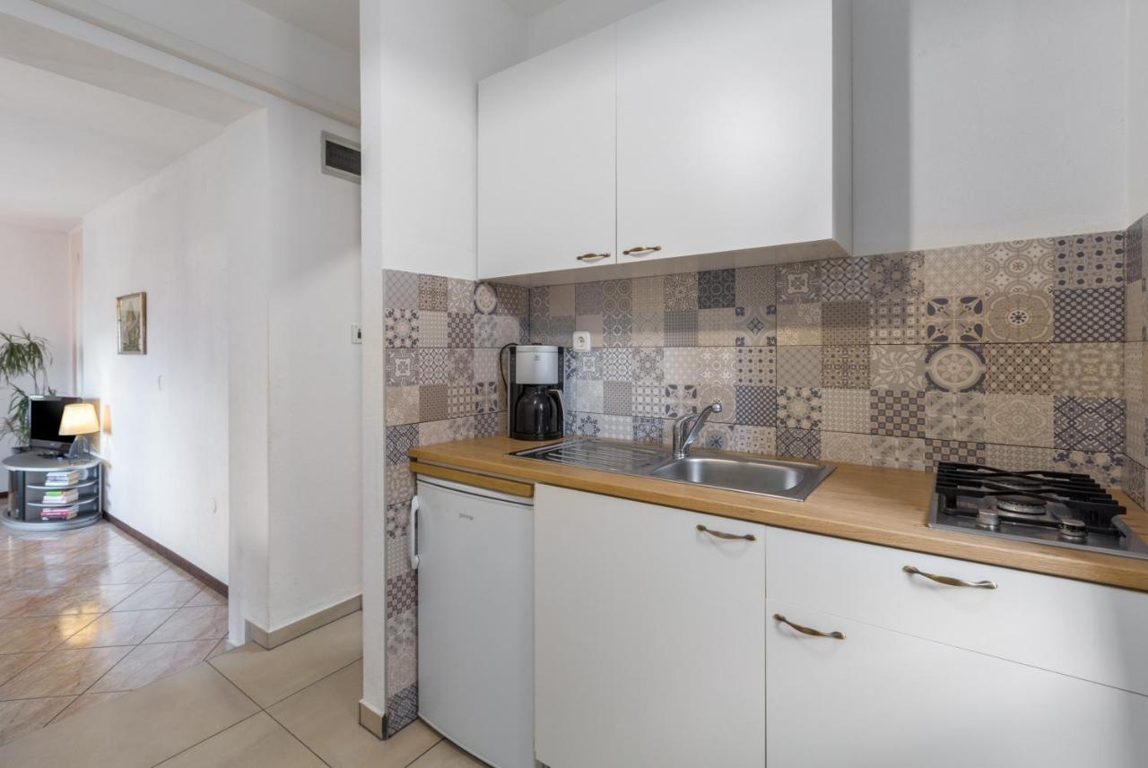 Apartments Zomzi Пореч Екстериор снимка