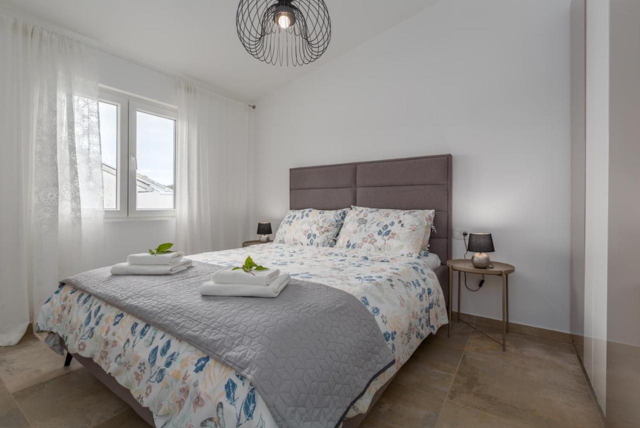 Apartments Zomzi Пореч Екстериор снимка