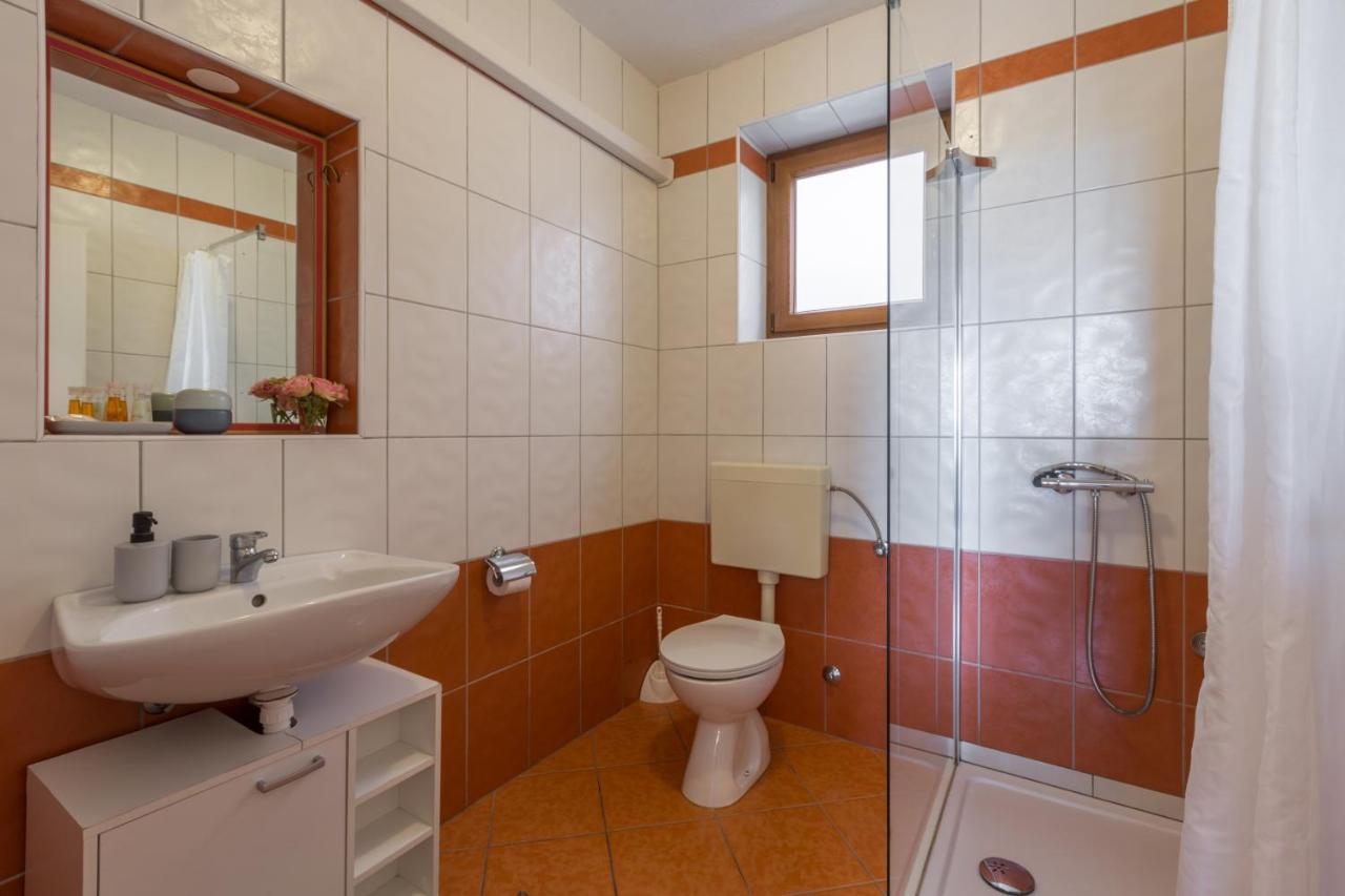 Apartments Zomzi Пореч Екстериор снимка