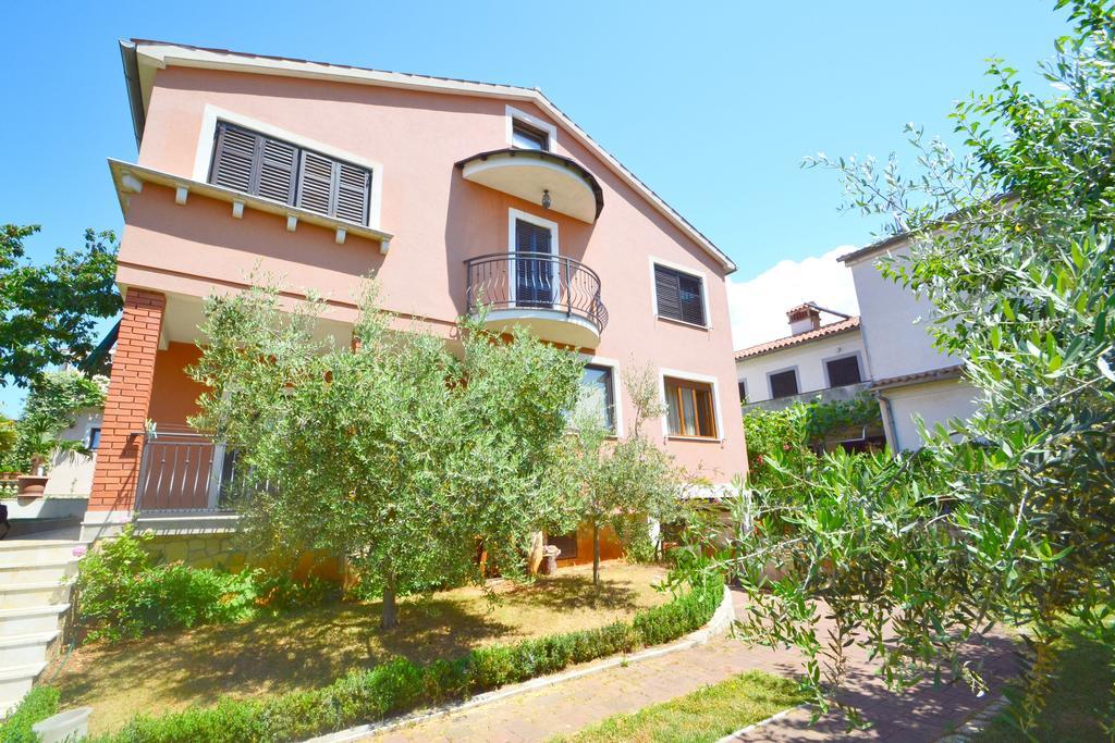 Apartments Zomzi Пореч Екстериор снимка